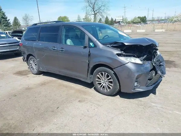 5TDYZ3DC4JS963223 2018 TOYOTA SIENNA - Image 1