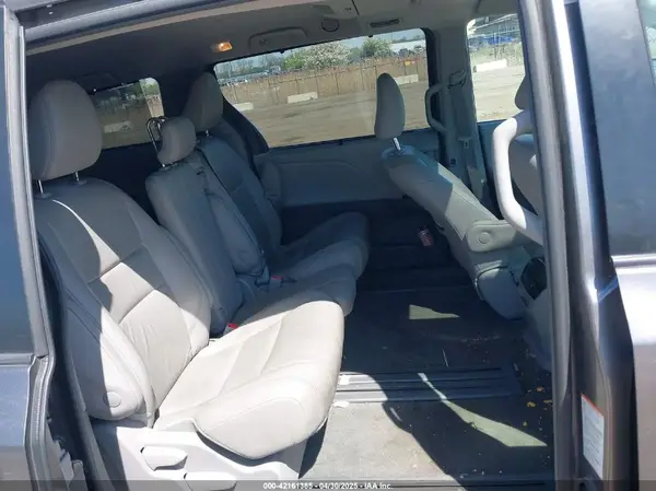 5TDYZ3DC4JS963223 2018 TOYOTA SIENNA - Image 8