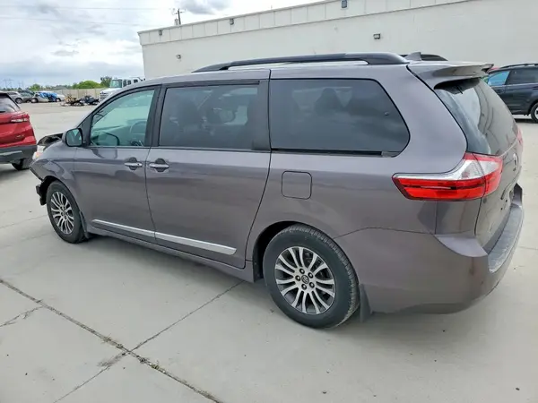 5TDYZ3DC4KS005720 2019 TOYOTA SIENNA - Image 2