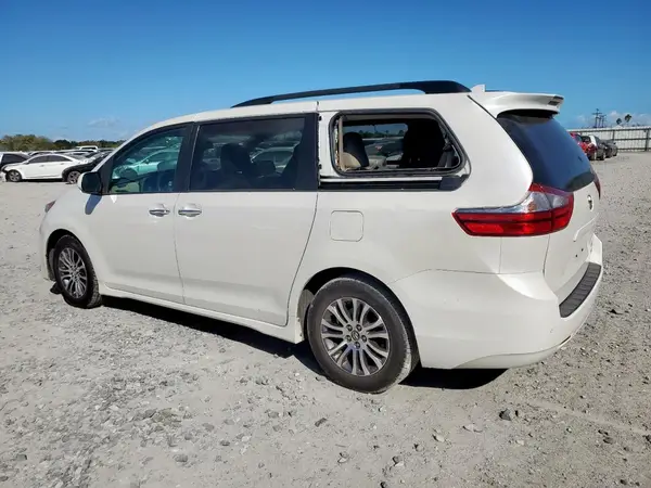 5TDYZ3DC4KS014353 2019 TOYOTA SIENNA - Image 2