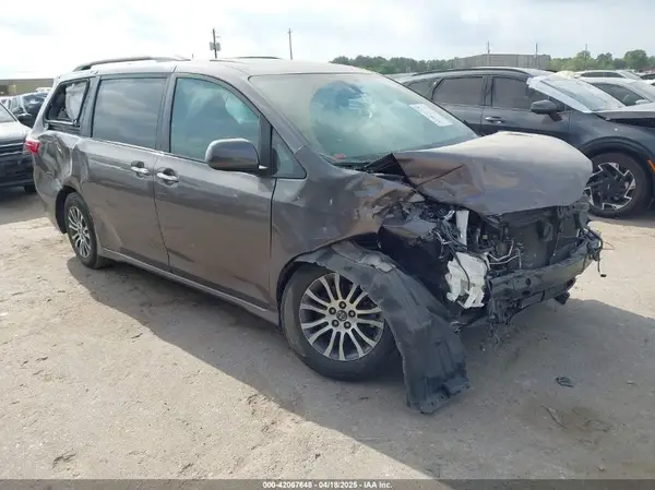 5TDYZ3DC4KS015406 2019 TOYOTA SIENNA - Image 1