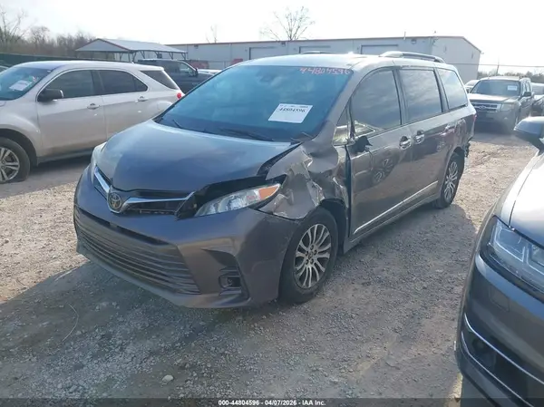 5TDYZ3DC4KS020475 2019 TOYOTA SIENNA - Image 2