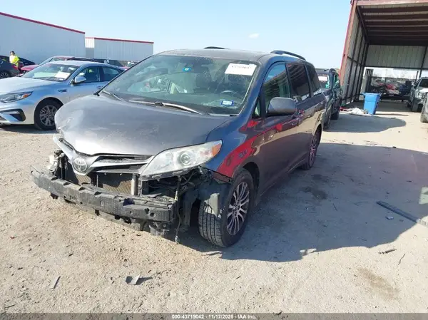 5TDYZ3DC4KS966057 2019 TOYOTA SIENNA - Image 2