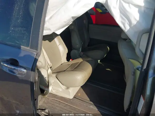 5TDYZ3DC4KS966057 2019 TOYOTA SIENNA - Image 8