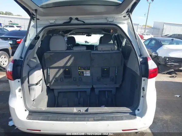5TDYZ3DC4KS967130 2019 TOYOTA SIENNA - Image 8