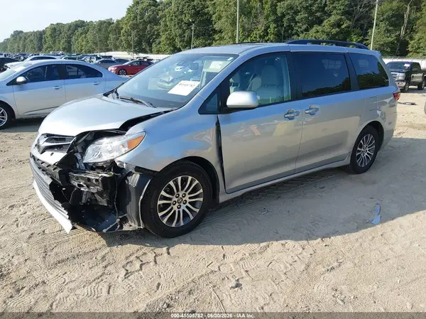 5TDYZ3DC4KS969766 2019 TOYOTA SIENNA - Image 2