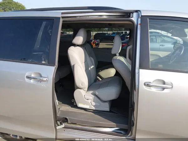 5TDYZ3DC4KS969766 2019 TOYOTA SIENNA - Image 8