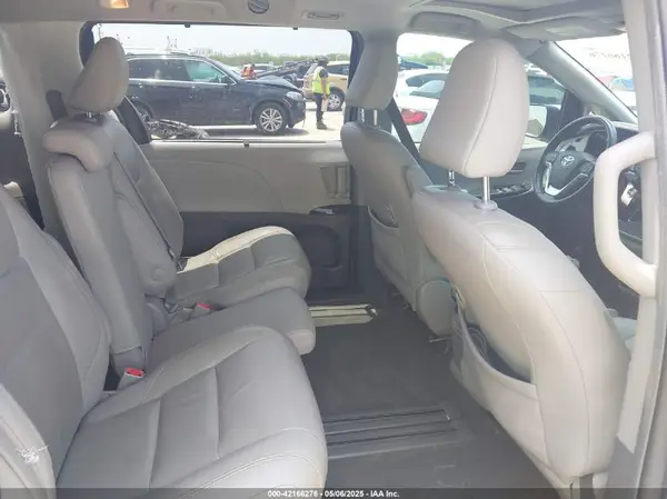 5TDYZ3DC4KS970576 2019 TOYOTA SIENNA - Image 8