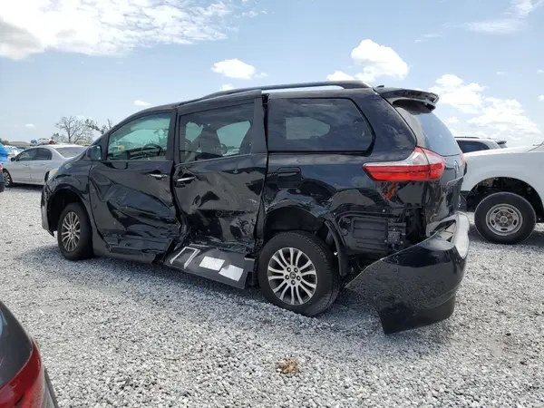 5TDYZ3DC4KS979391 2019 TOYOTA SIENNA - Image 2
