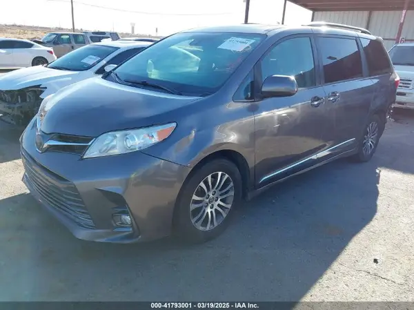 5TDYZ3DC4KS980041 2019 TOYOTA SIENNA - Image 2