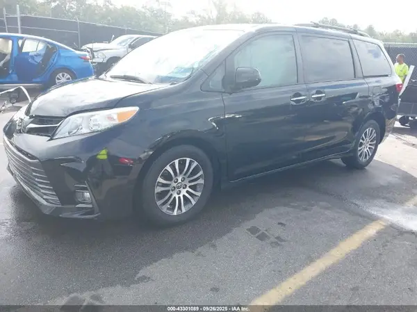 5TDYZ3DC4KS981481 2019 TOYOTA SIENNA - Image 2