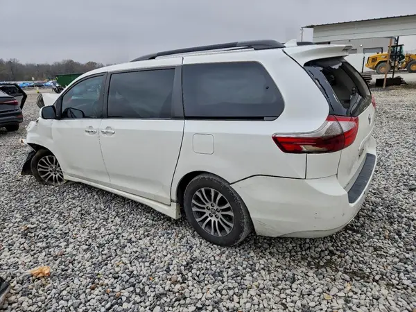 5TDYZ3DC4KS981562 2019 TOYOTA SIENNA - Image 2