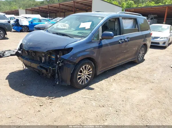 5TDYZ3DC4KS983909 2019 TOYOTA SIENNA - Image 2