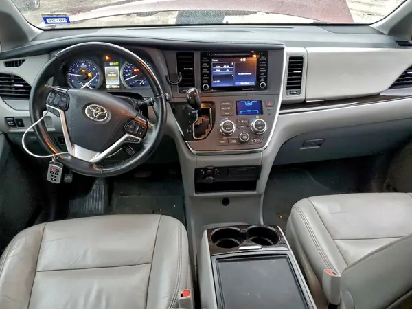 5TDYZ3DC4KS984008 2019 TOYOTA SIENNA - Image 8