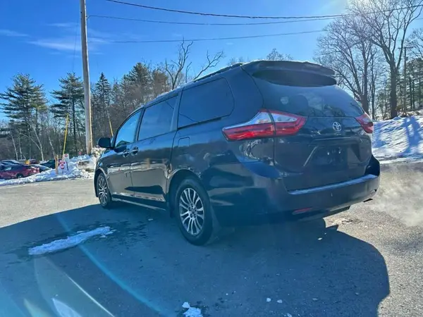 5TDYZ3DC4KS984140 2019 TOYOTA SIENNA - Image 2