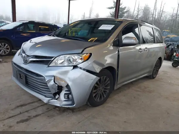 5TDYZ3DC4KS986230 2019 TOYOTA SIENNA - Image 2