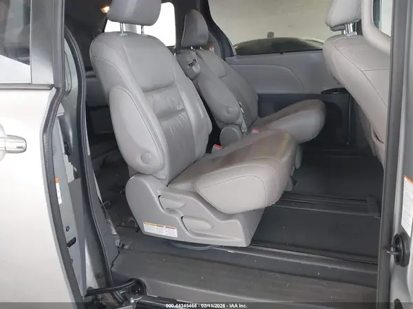 5TDYZ3DC4KS986230 2019 TOYOTA SIENNA - Image 8