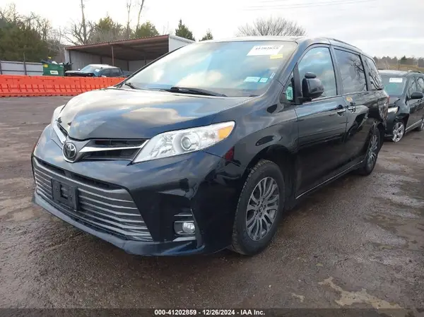 5TDYZ3DC4KS994036 2019 TOYOTA SIENNA - Image 2