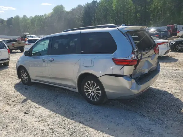 5TDYZ3DC4KS994618 2019 TOYOTA SIENNA - Image 2