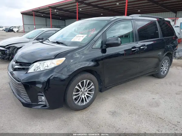 5TDYZ3DC4KS995087 2019 TOYOTA SIENNA - Image 2