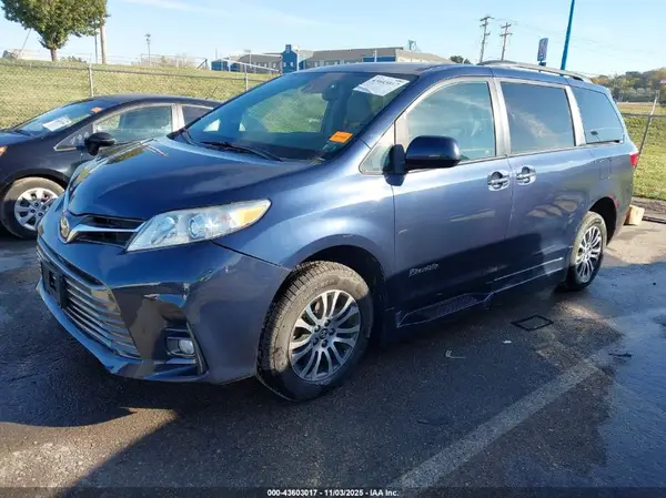 5TDYZ3DC4LS030506 2020 TOYOTA SIENNA - Image 2