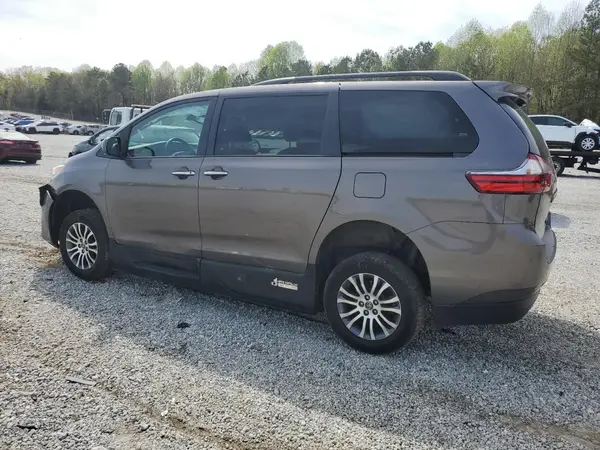 5TDYZ3DC4LS036094 2020 TOYOTA SIENNA - Image 2