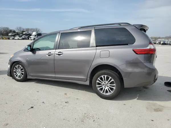 5TDYZ3DC4LS039447 2020 TOYOTA SIENNA - Image 2