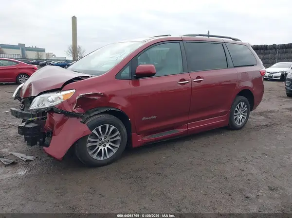 5TDYZ3DC4LS039836 2020 TOYOTA SIENNA - Image 2