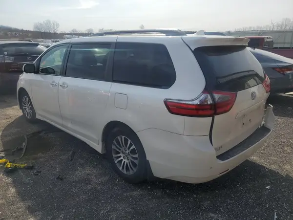 5TDYZ3DC4LS047063 2020 TOYOTA SIENNA - Image 2