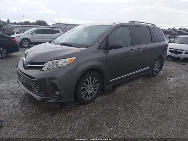 5TDYZ3DC4LS053770 2020 TOYOTA SIENNA - Image 2