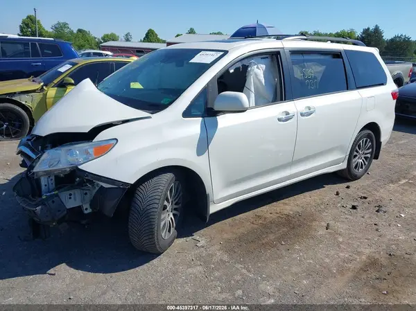 5TDYZ3DC4LS059908 2020 TOYOTA SIENNA - Image 2