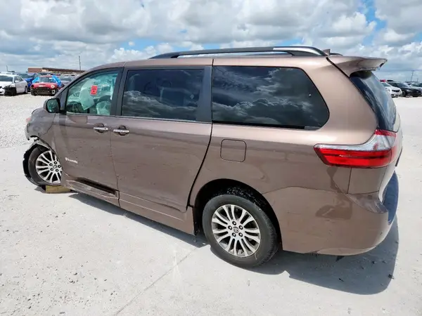 5TDYZ3DC4LS064526 2020 TOYOTA SIENNA - Image 2