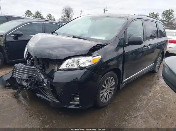5TDYZ3DC4LS078555 2020 TOYOTA SIENNA - Image 2