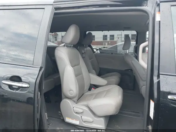 5TDYZ3DC4LS078555 2020 TOYOTA SIENNA - Image 8