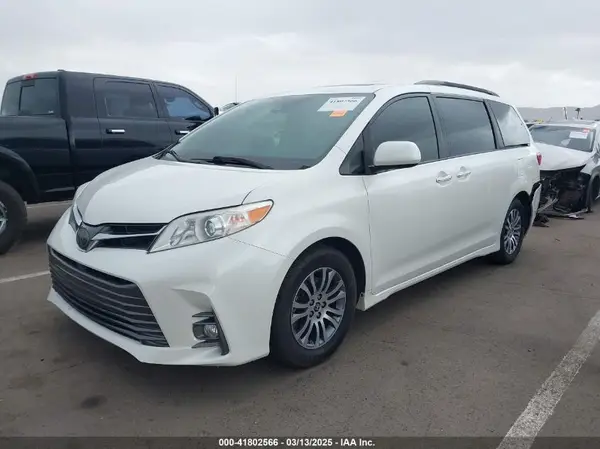 5TDYZ3DC4LS080497 2020 TOYOTA SIENNA - Image 2