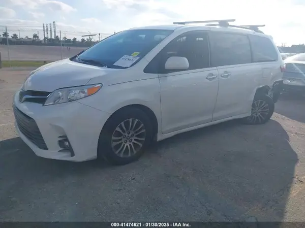 5TDYZ3DC4LS082279 2020 TOYOTA SIENNA - Image 2