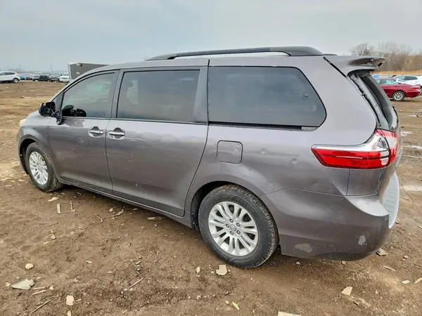 5TDYZ3DC5HS767074 2017 TOYOTA SIENNA - Image 2