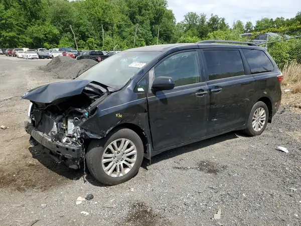 5TDYZ3DC5HS767902 2017 TOYOTA SIENNA - Image 1