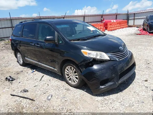 5TDYZ3DC5HS770783 2017 TOYOTA SIENNA - Image 1
