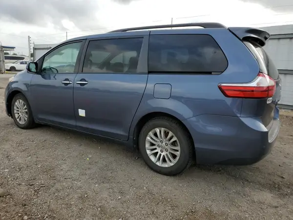 5TDYZ3DC5HS772503 2017 TOYOTA SIENNA - Image 2