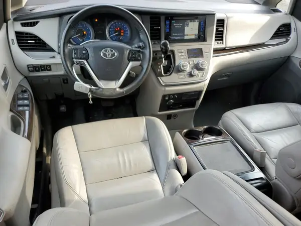 5TDYZ3DC5HS772503 2017 TOYOTA SIENNA - Image 8