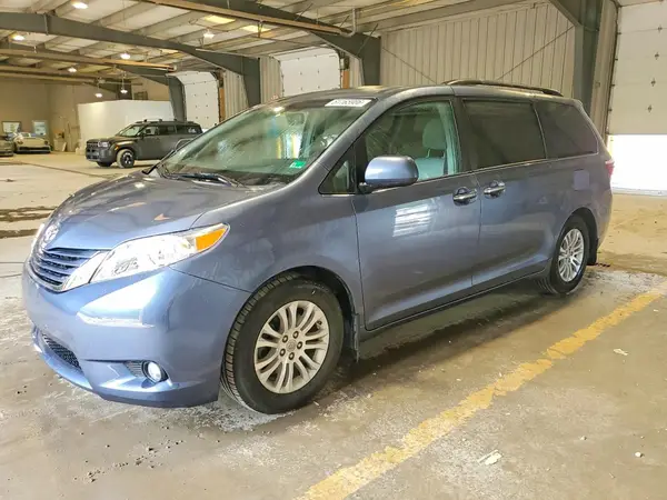 5TDYZ3DC5HS772887 2017 TOYOTA SIENNA - Image 1