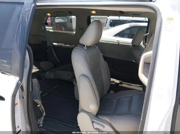 5TDYZ3DC5HS775286 2017 TOYOTA SIENNA - Image 8