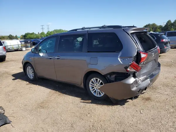5TDYZ3DC5HS781637 2017 TOYOTA SIENNA - Image 2