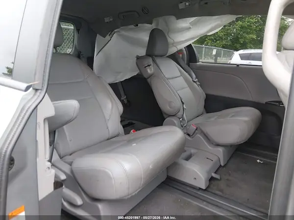 5TDYZ3DC5HS782982 2017 TOYOTA SIENNA - Image 8