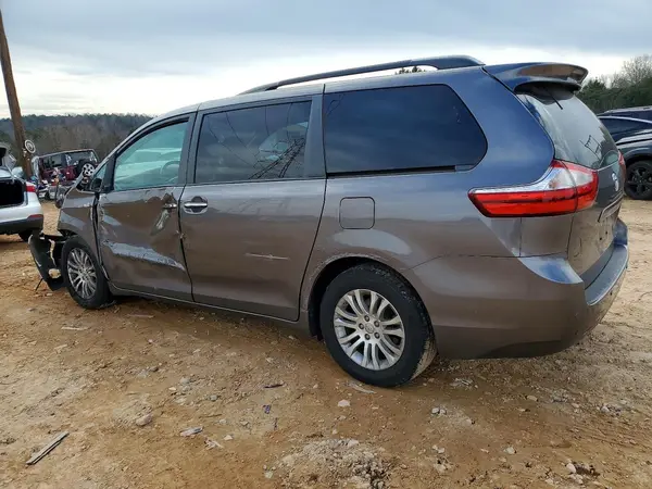5TDYZ3DC5HS784120 2017 TOYOTA SIENNA - Image 2