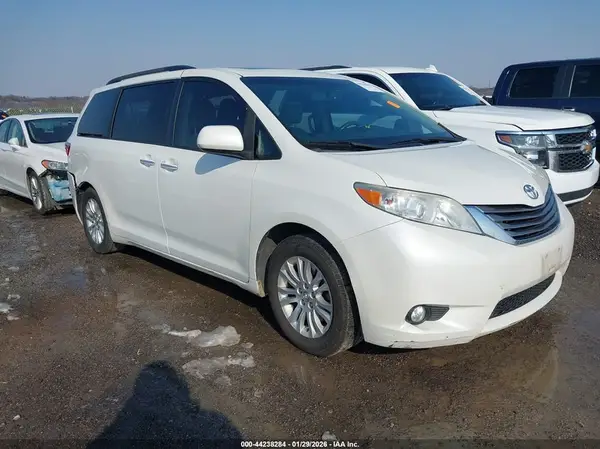 5TDYZ3DC5HS787714 2017 TOYOTA SIENNA - Image 1