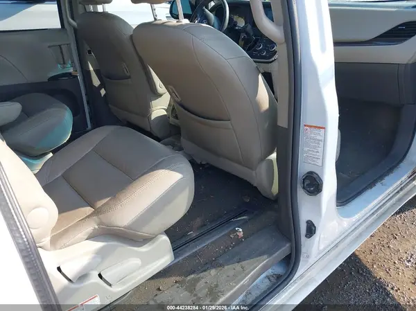 5TDYZ3DC5HS787714 2017 TOYOTA SIENNA - Image 8