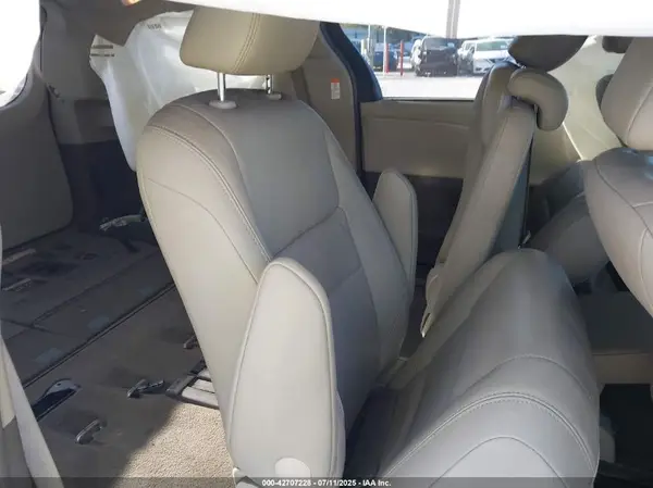 5TDYZ3DC5HS789964 2017 TOYOTA SIENNA - Image 8