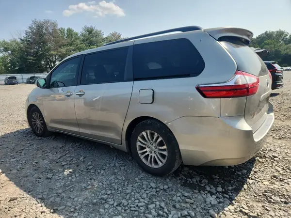 5TDYZ3DC5HS791035 2017 TOYOTA SIENNA - Image 2